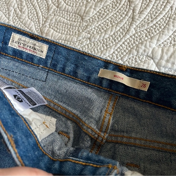 Levi's - Premium - Wedgie Icon Fit Ankle Jeans - Athens Asleep - Medium Wash - Picture 6 of 12